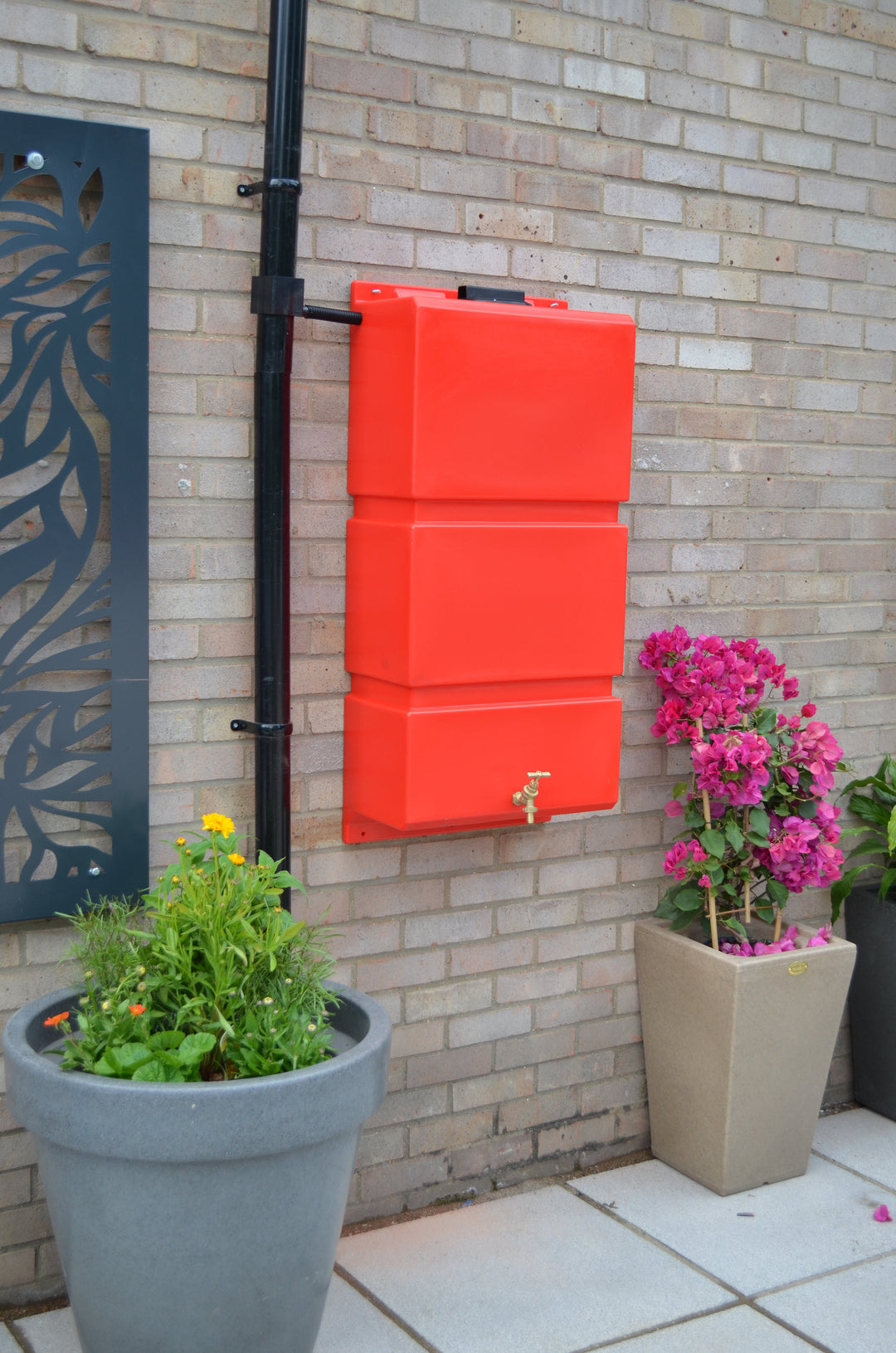100 Litre Wall Mounted Water Butts - Red