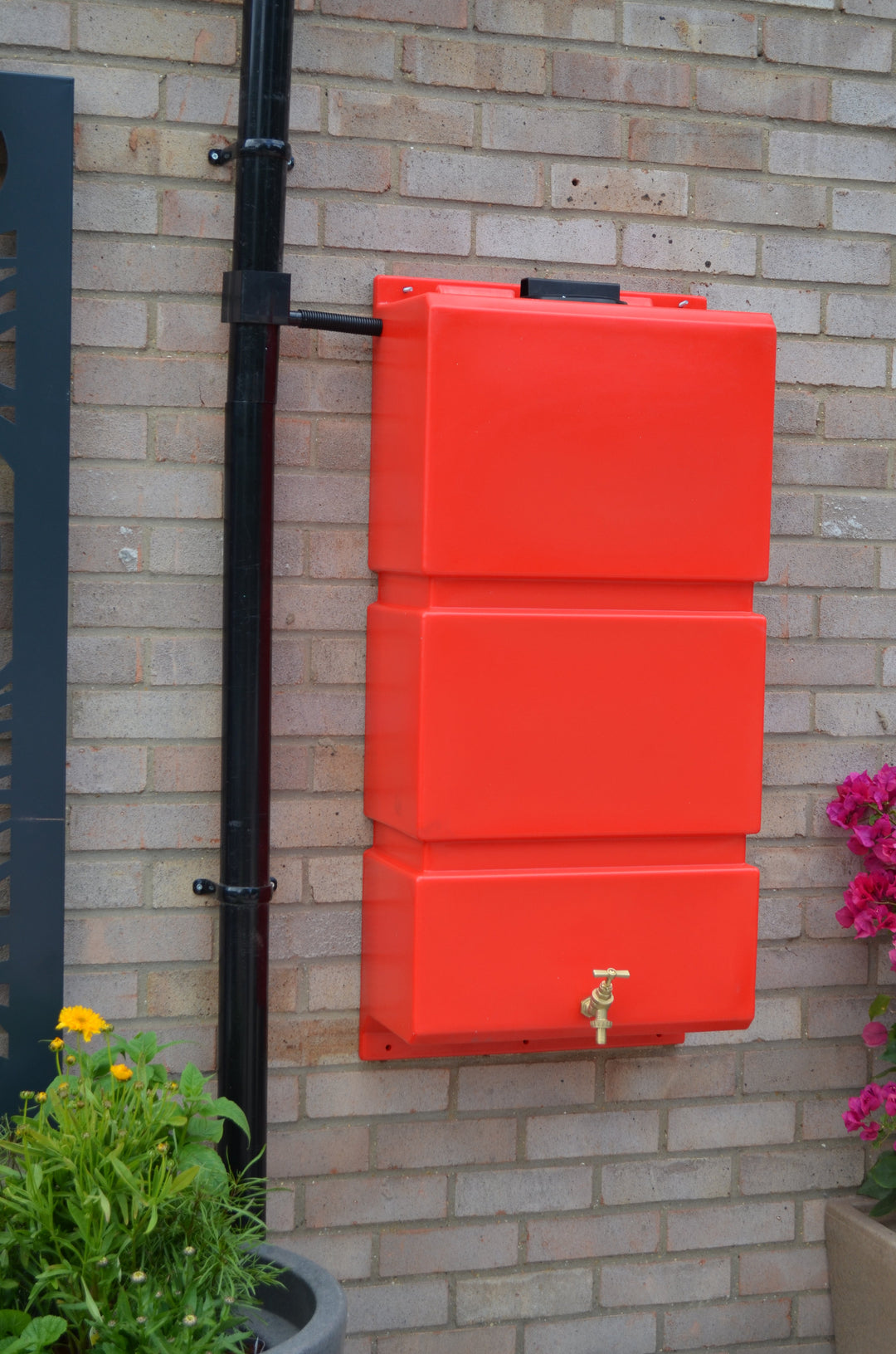 100 Litre Wall Mounted Water Butts - Red